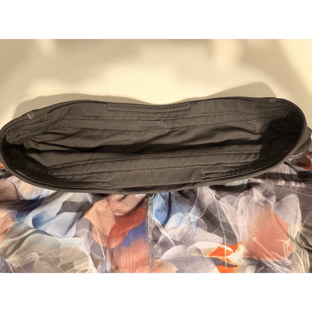 Lululemon Size 4 Shorts With Pockets EUC - Picture 4 of 4